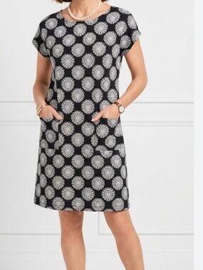 T by Talbots Black & White Medallion Shift Dress size L